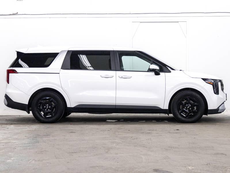 Vehicle photo 3