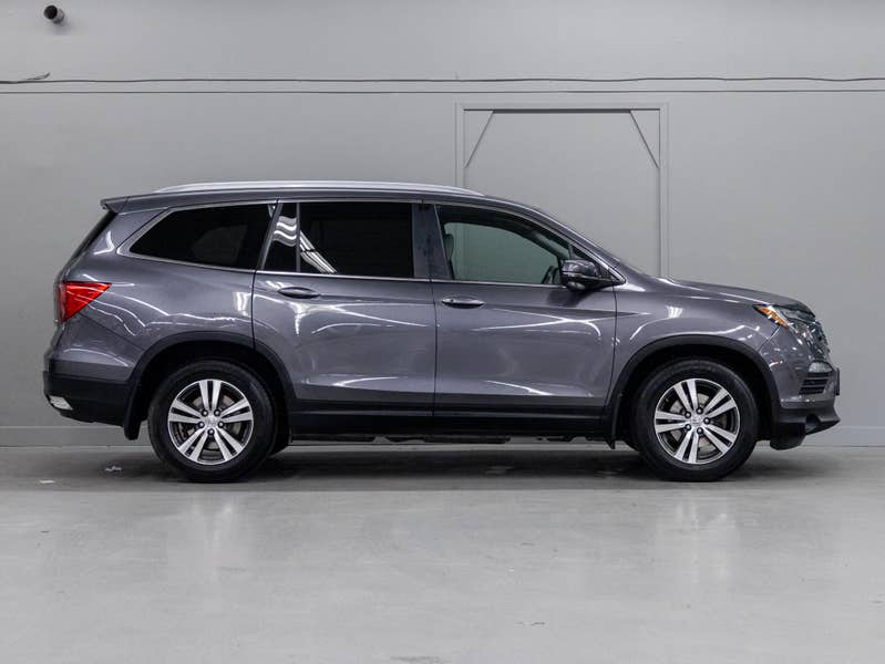 Vehicle photo 3