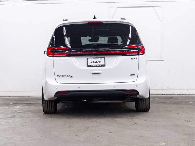 Vehicle photo 4