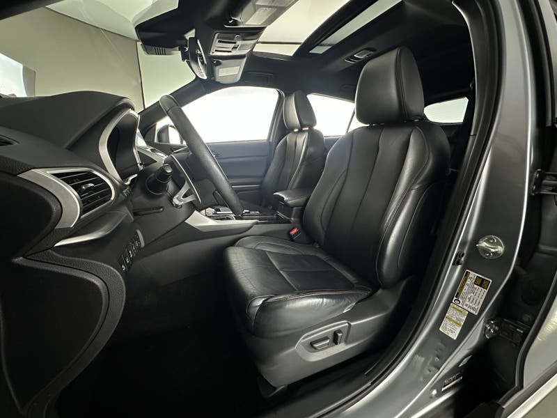 Vehicle photo 2