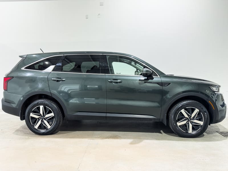 Vehicle photo 3