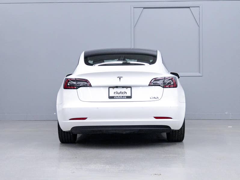 Vehicle photo 4