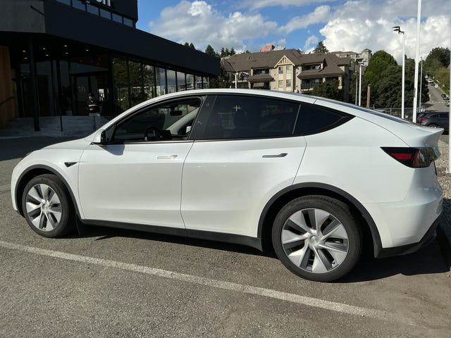 Tesla Model Y RWD
