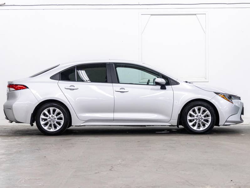 Vehicle photo 3