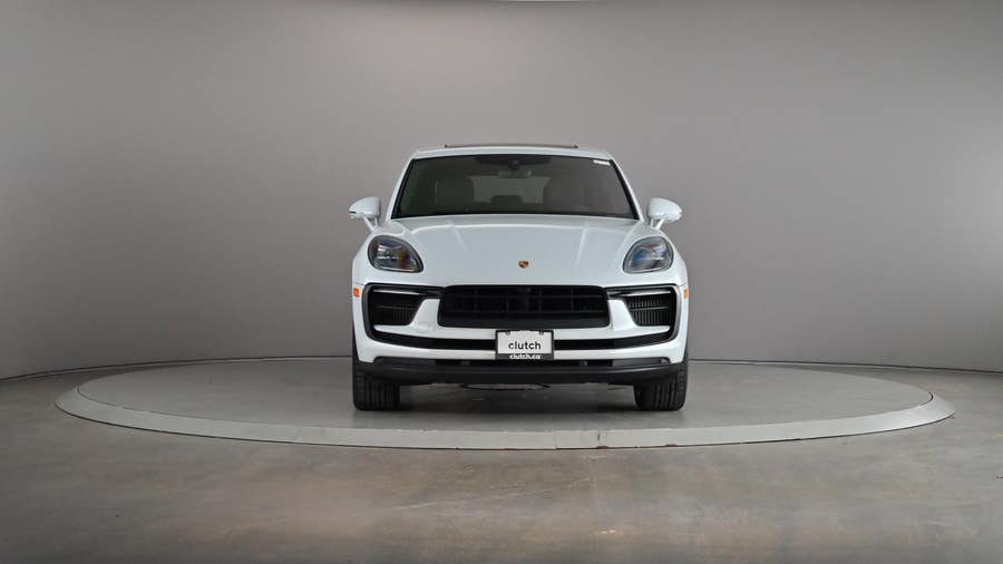 Vehicle photo 3