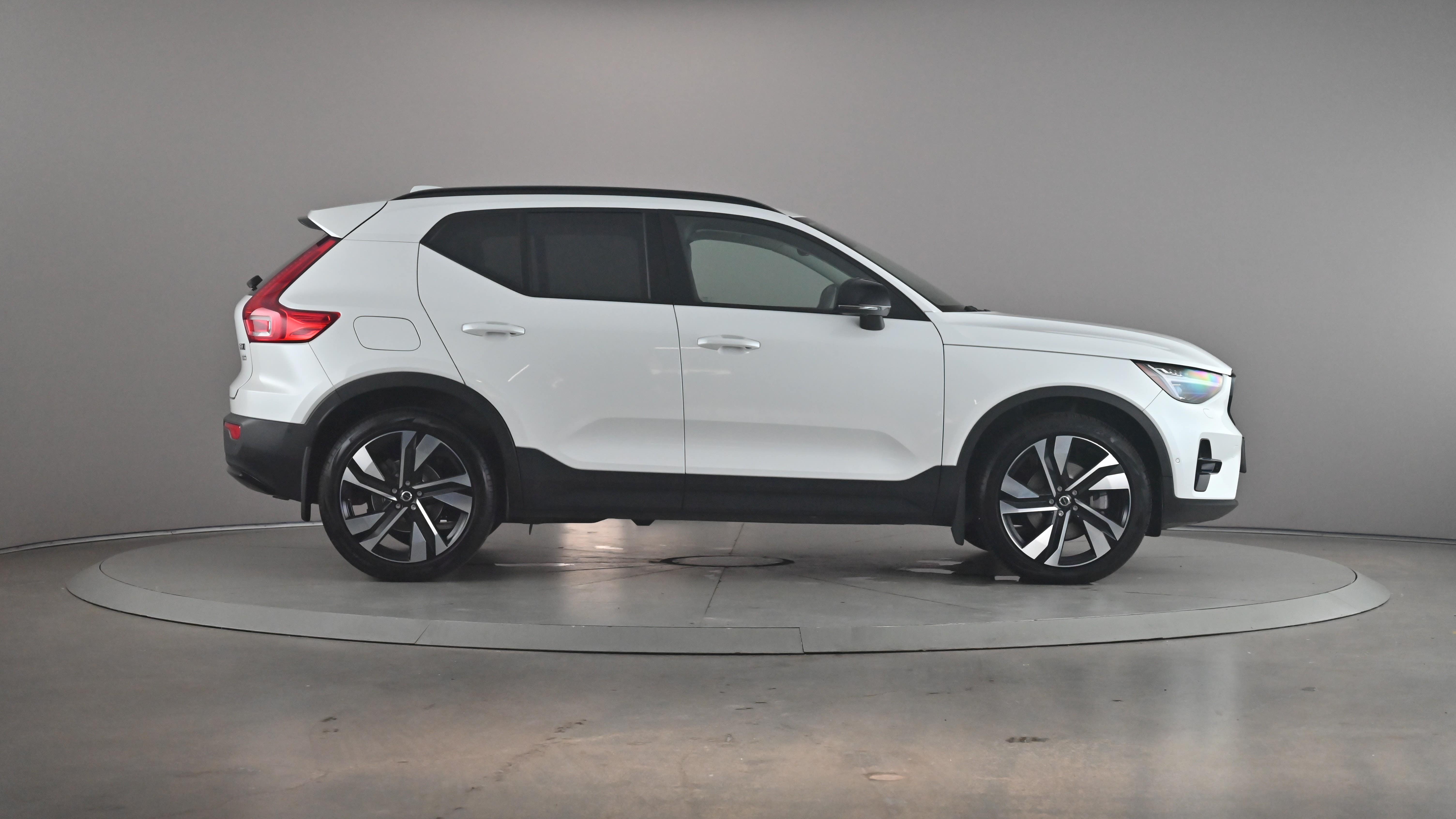2023 Volvo XC40