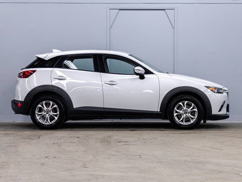 Vehicle photo 3