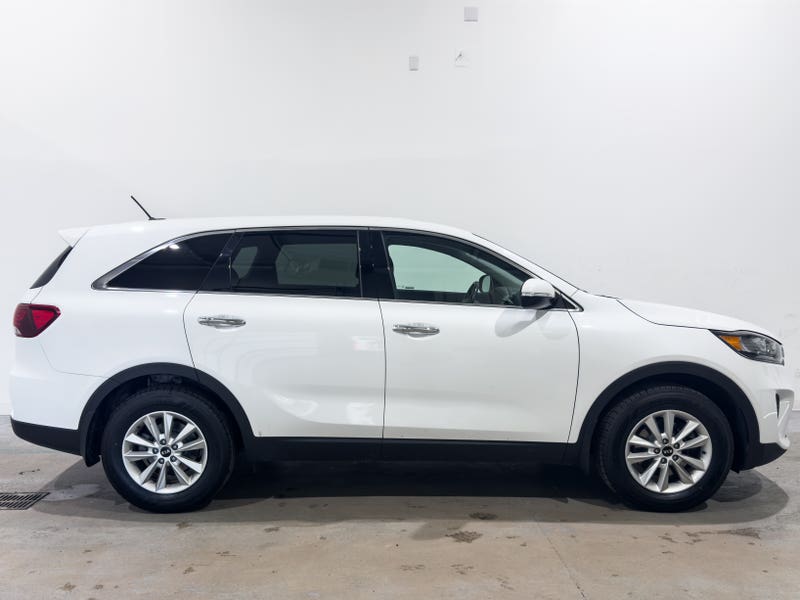 Vehicle photo 3