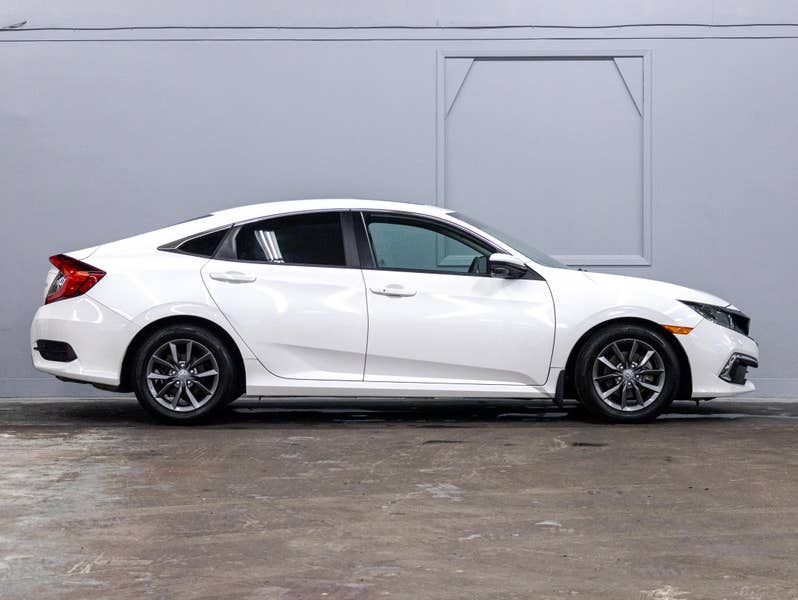 Vehicle photo 3