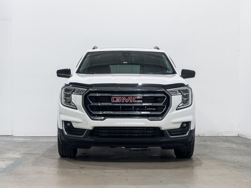 Vehicle photo 2