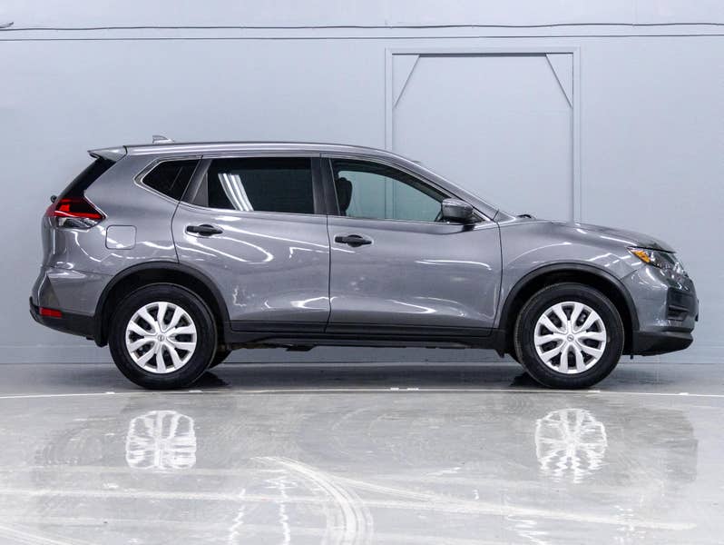 Vehicle photo 3