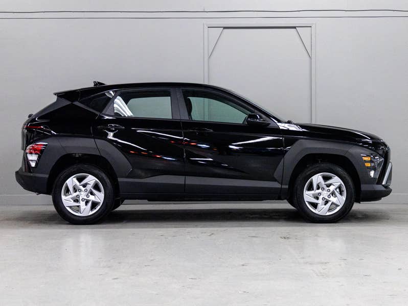 Vehicle photo 3