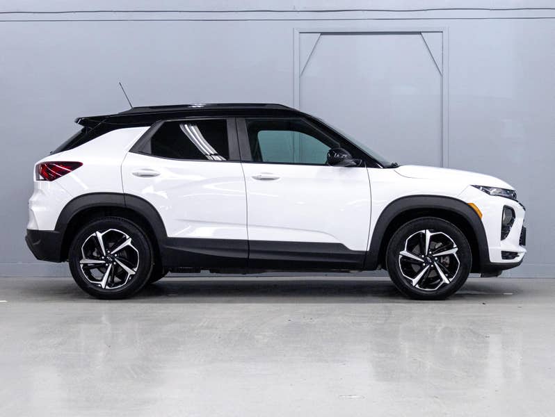 Vehicle photo 3