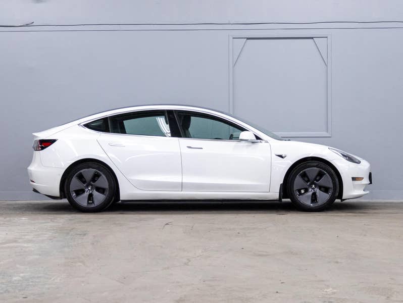 Vehicle photo 3
