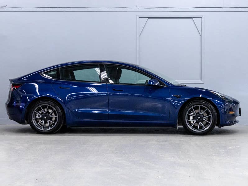 Vehicle photo 3