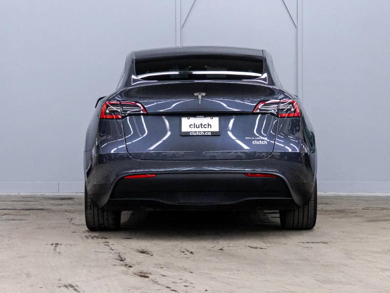 Vehicle photo 4
