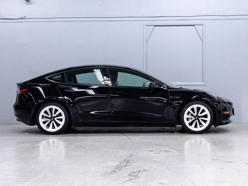 Vehicle photo 3