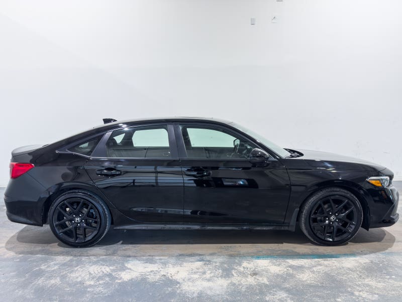 Vehicle photo 3