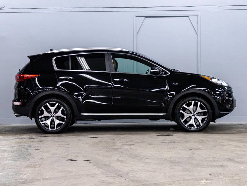 Vehicle photo 3