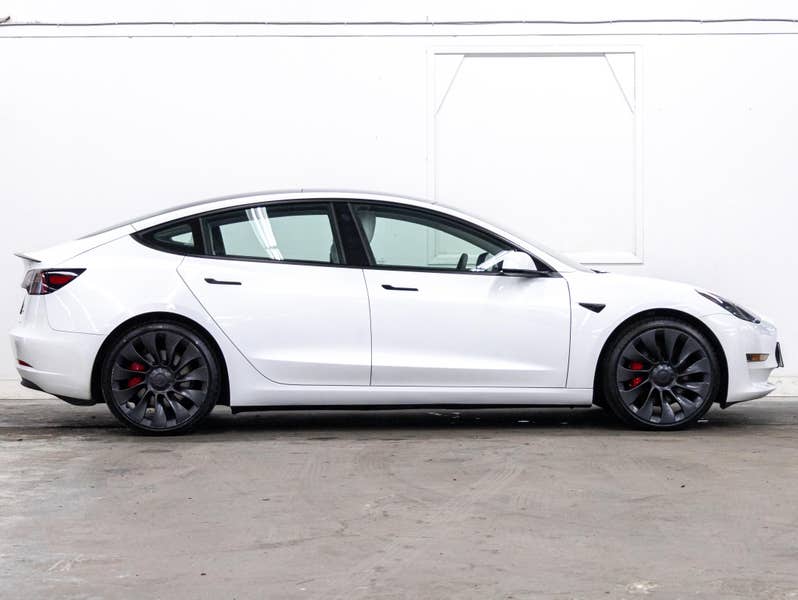 Vehicle photo 3