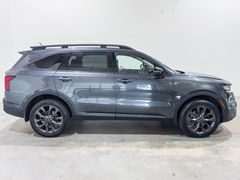Vehicle photo 3