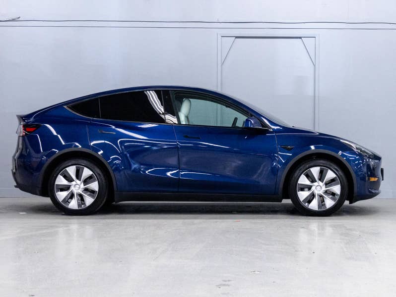 Vehicle photo 3