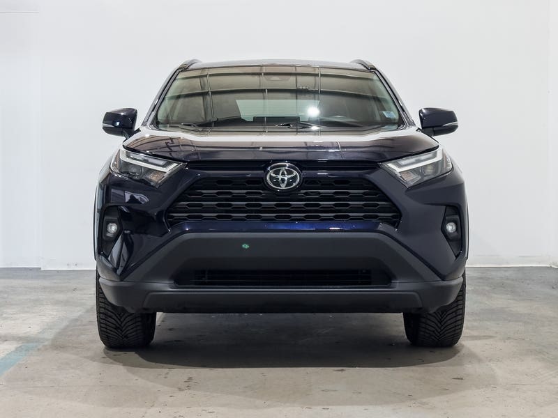 Vehicle photo 2
