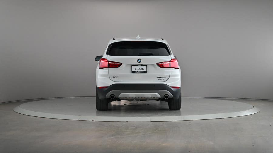 Vehicle photo 4