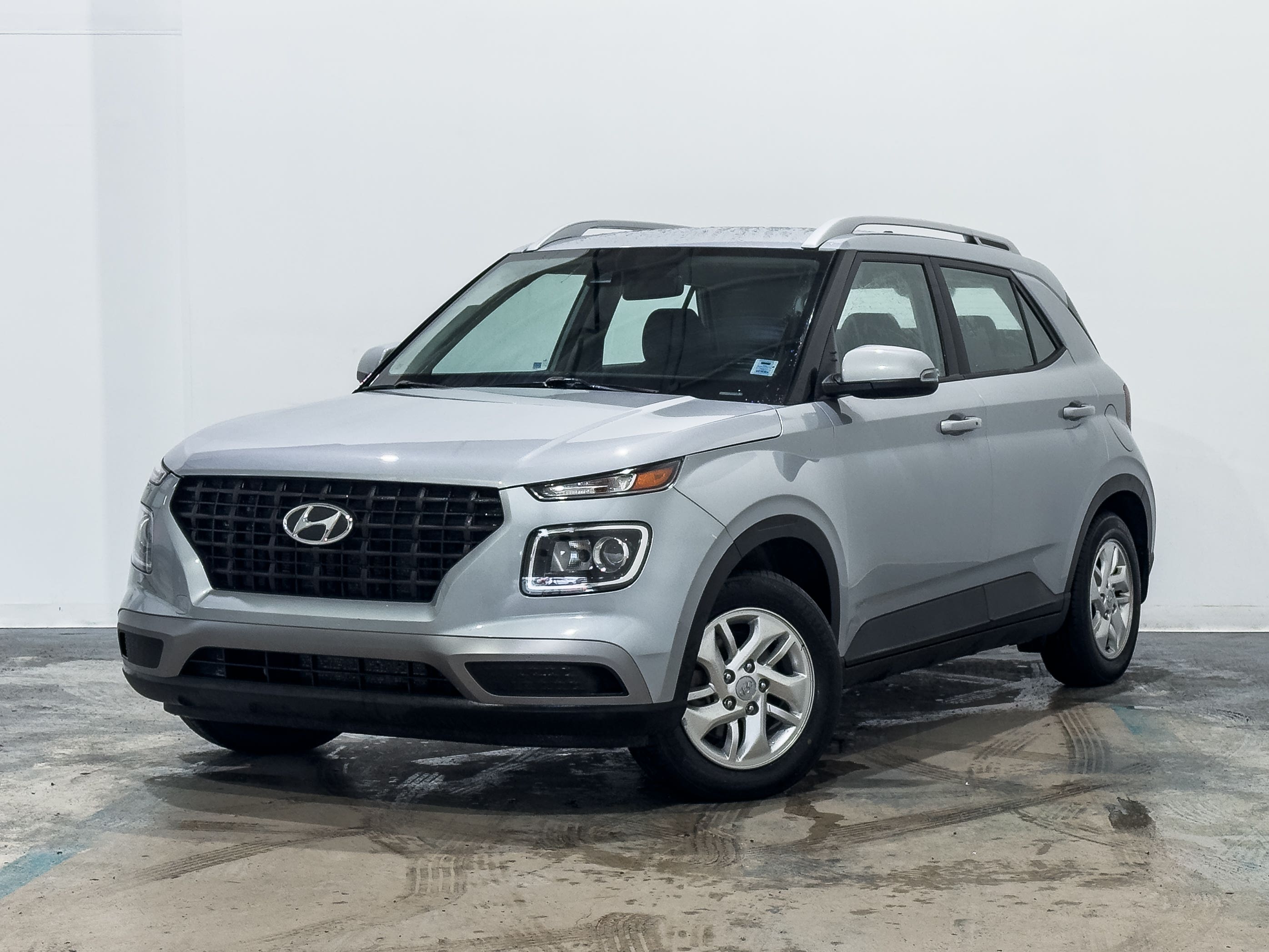 Silver 2021 Hyundai Venue SUV / Crossover  Automatic