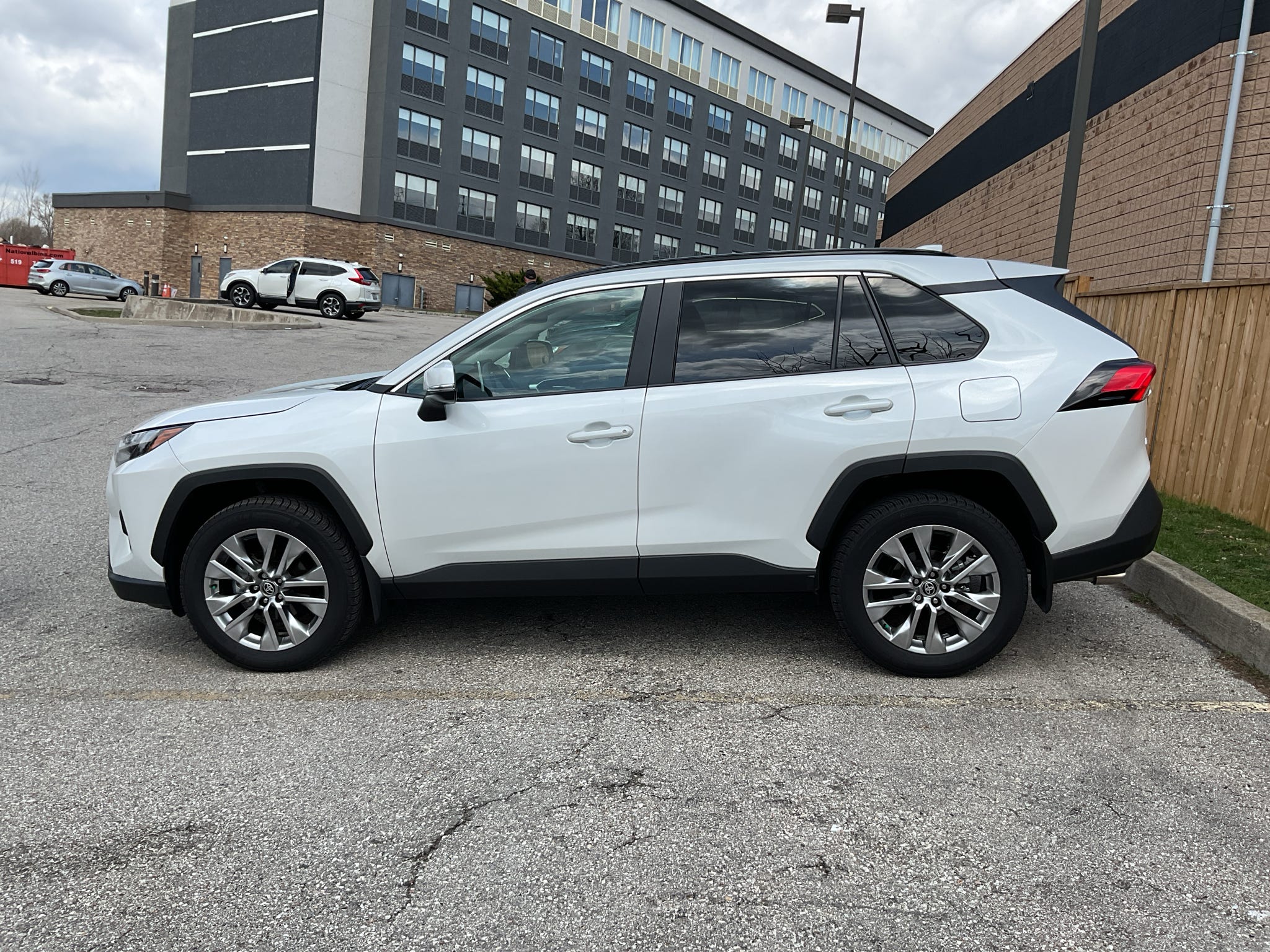 Toyota RAV4 XLE AWD 2025