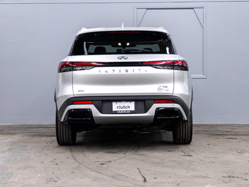 Vehicle photo 4