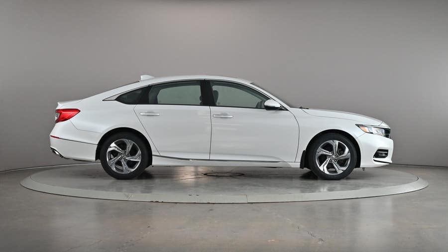 Vehicle photo 4