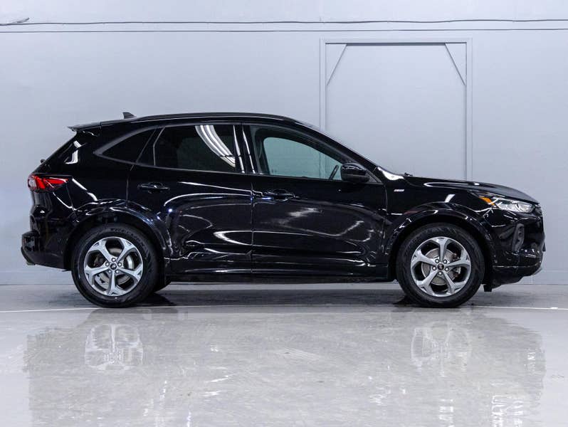 Vehicle photo 3