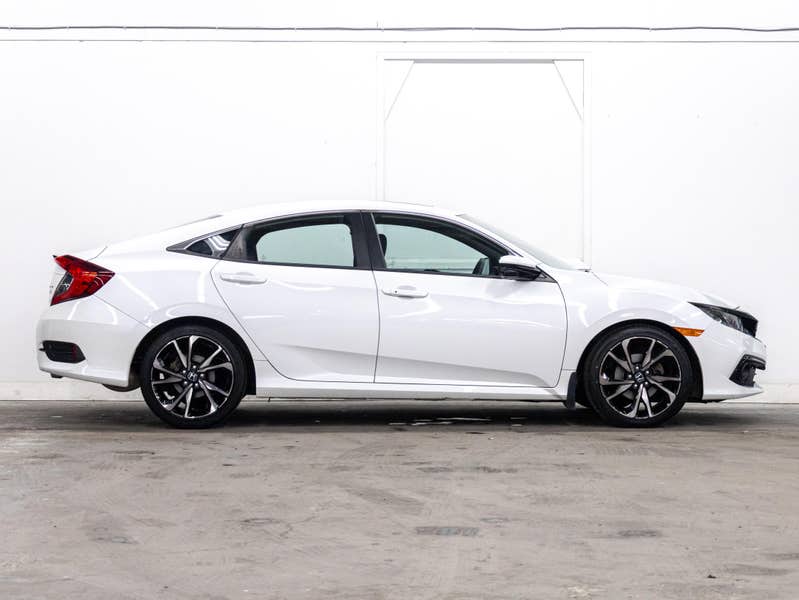 Vehicle photo 3