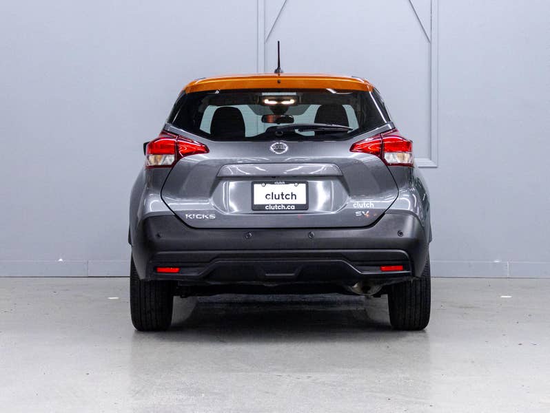 Vehicle photo 4