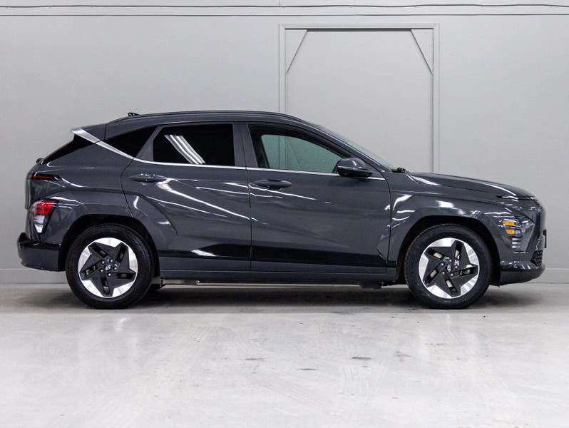 Vehicle photo 3