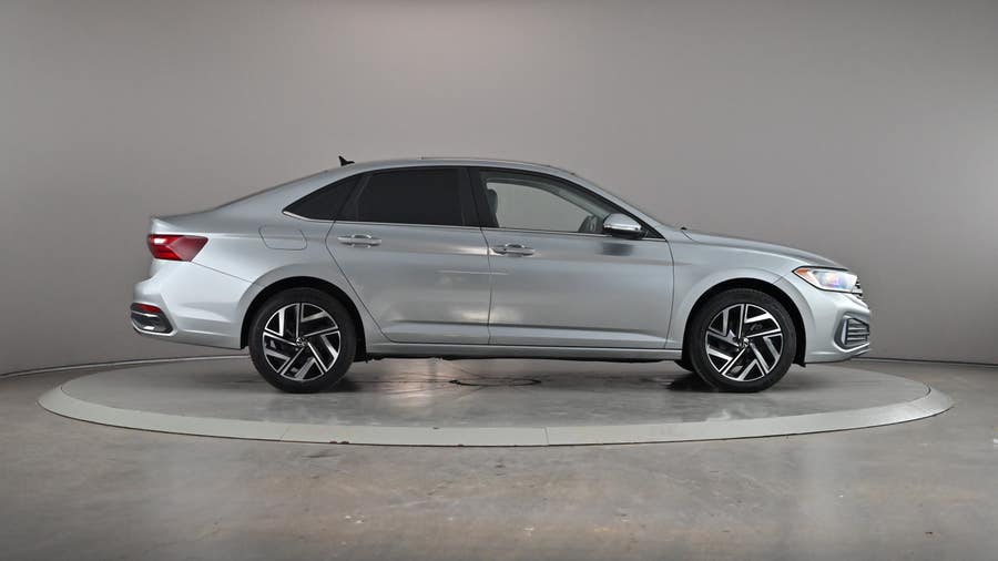 Vehicle photo 4