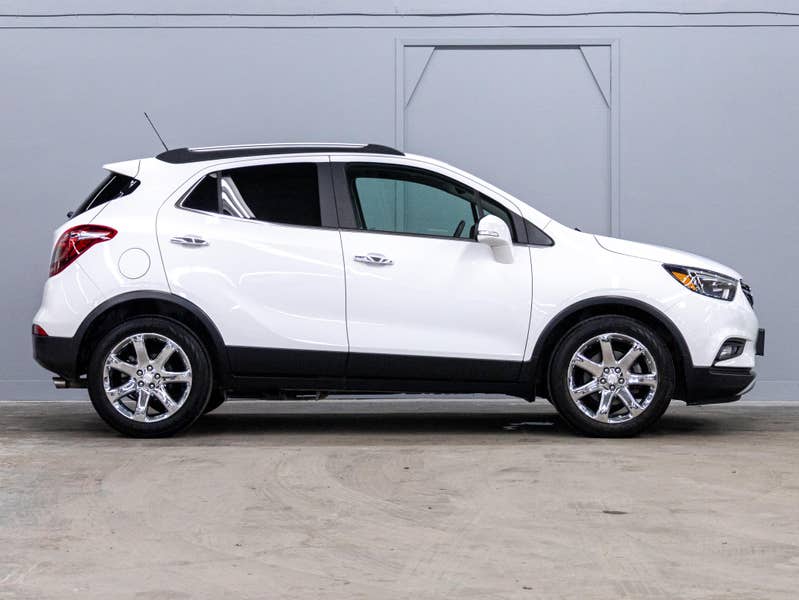Vehicle photo 3