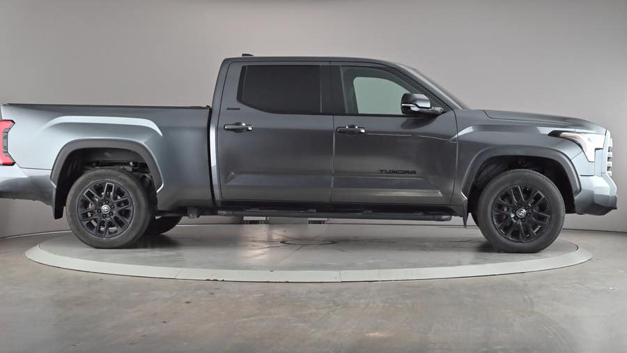 Vehicle photo 4