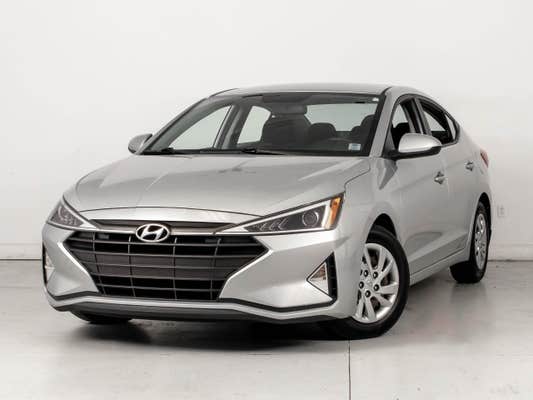 Hyundai Elantra essential IVT