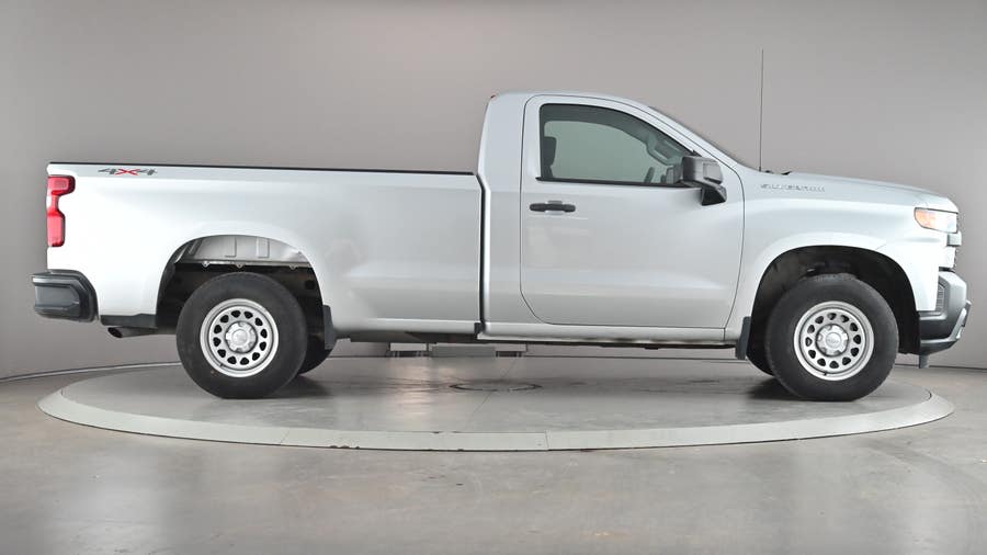 Vehicle photo 4