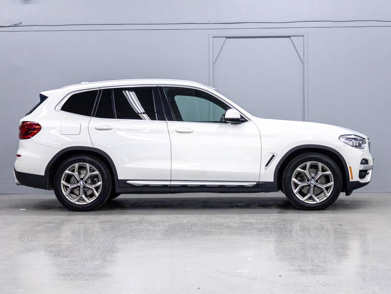 Vehicle photo 3