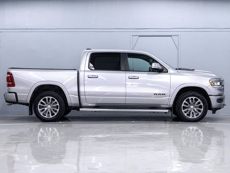 Vehicle photo 3