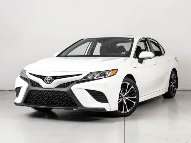 Toyota Camry Hybrid SE