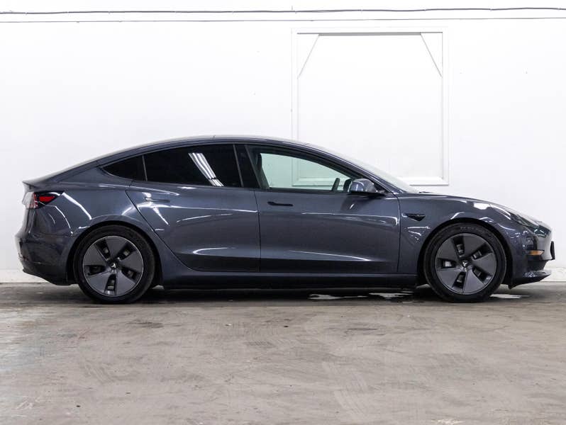 Vehicle photo 3