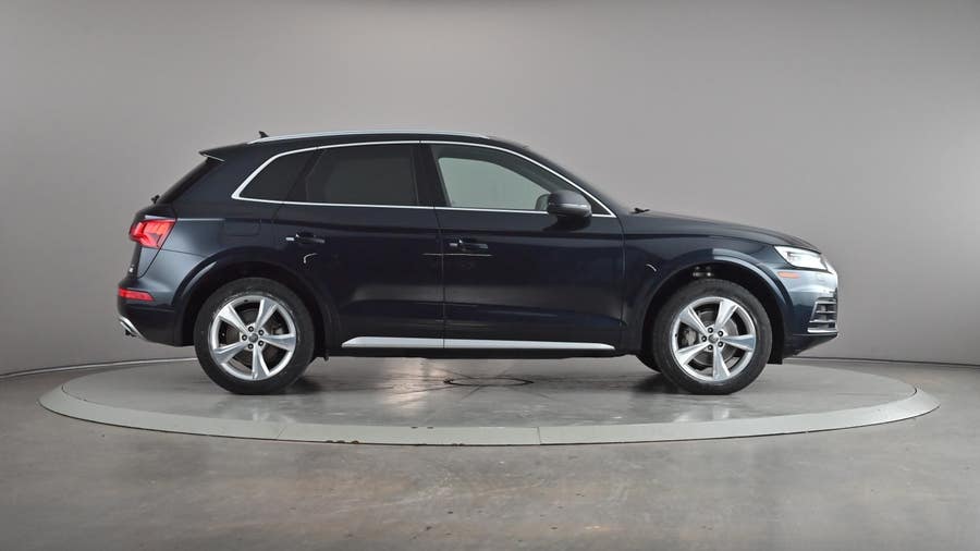 Vehicle photo 4