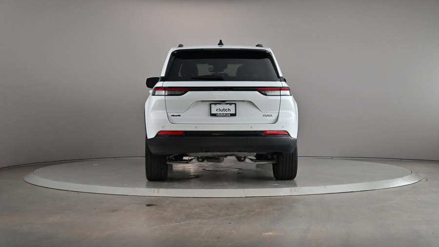 Vehicle photo 4