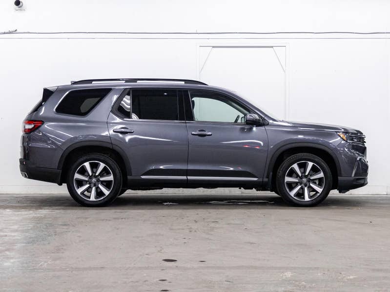 Vehicle photo 3