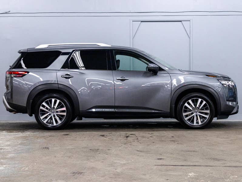 Vehicle photo 3