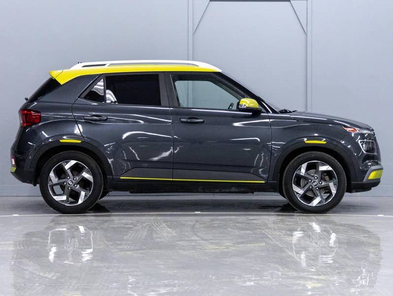 Vehicle photo 3